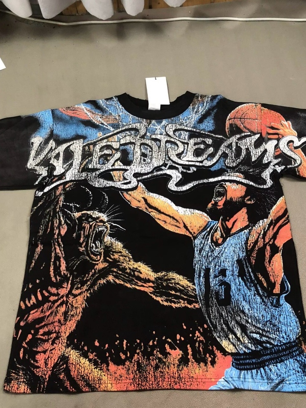 Valley Men's M Crew Neck Short Sleeve Basketball Graphic Print T-Shirt